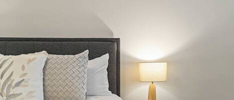 2 bedrooms, desk, iron/ironing board, WiFi