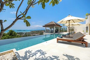 A infinity pool with a view of the sea, lounge chairs, and a gazebo. - San Suk Villa – 4BR Ocean View Family Tropical Escape (Koh Samui)