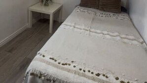House | 1 bedroom - Spacious Room Perfect for Contractors Couples Solo Travellers (Greenford)