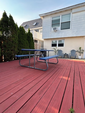 Outdoor dining - Lovely 3-bedroom with parking and badges (Seaside Heights)