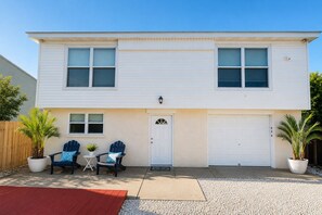 Exterior - Lovely 3-bedroom with parking and badges (Seaside Heights)