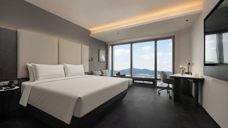 Yantai First Beach Seaview Yaduo Hotel