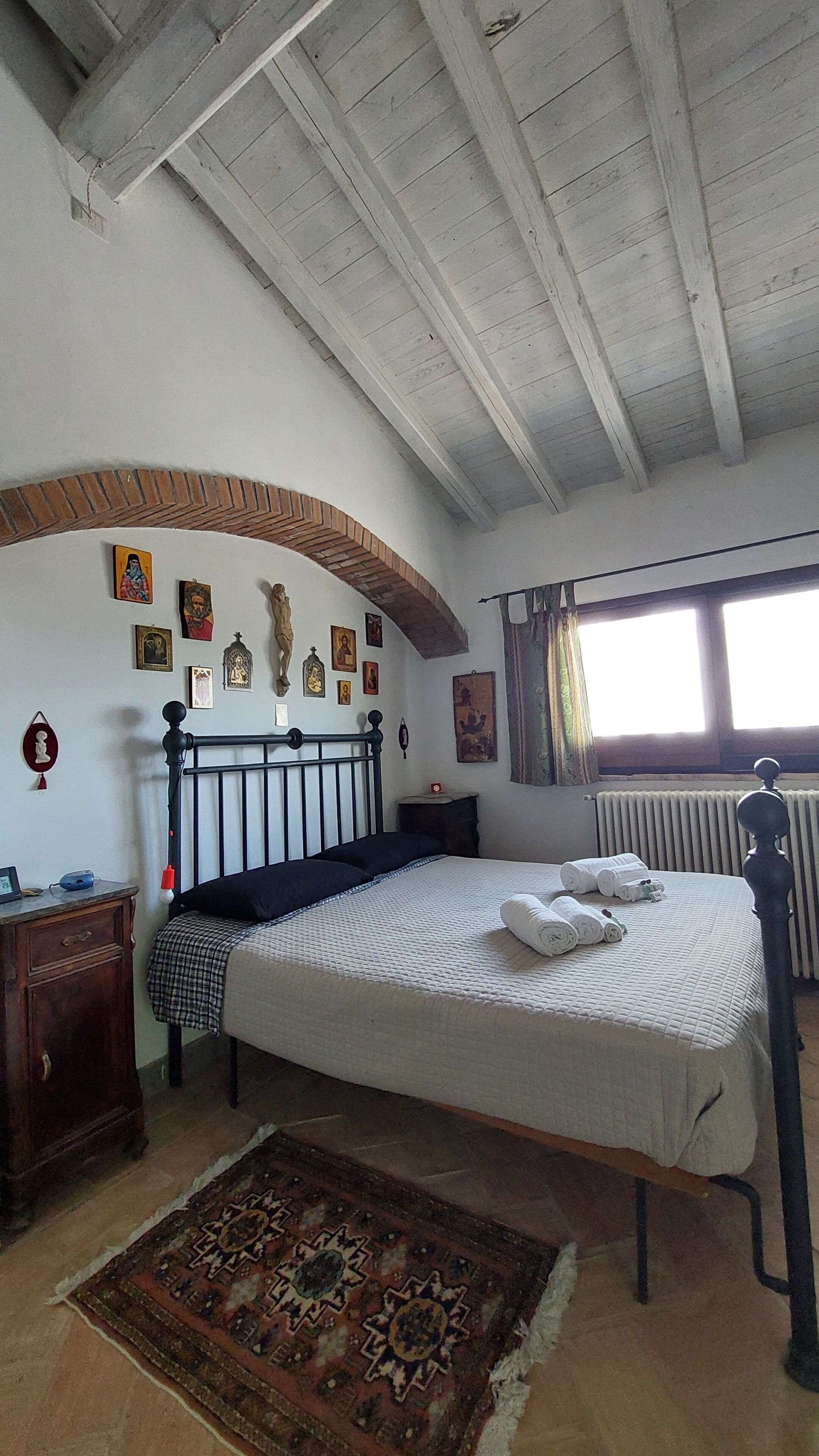1 quarto, Wi-Fi de cortesia, roupa de cama