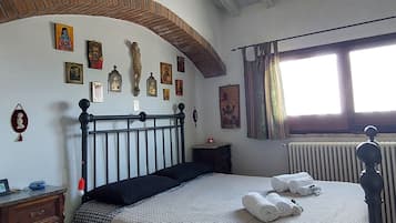 1 quarto, Wi-Fi de cortesia, roupa de cama