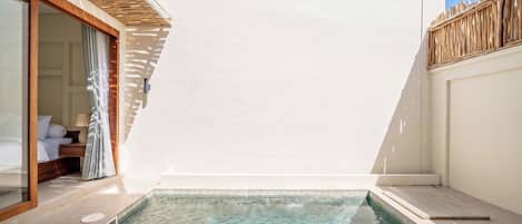 Vila, 2 quartos, piscina particular, vista para a piscina | Vista do quarto