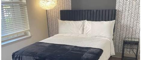 1 habitación, tabla de planchar con plancha, wifi gratis y ropa de cama