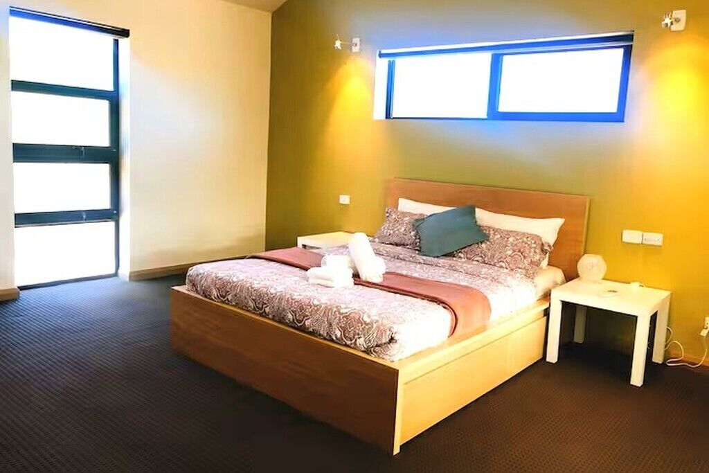 7 dormitorios, tabla de planchar con plancha, wifi y ropa de cama
