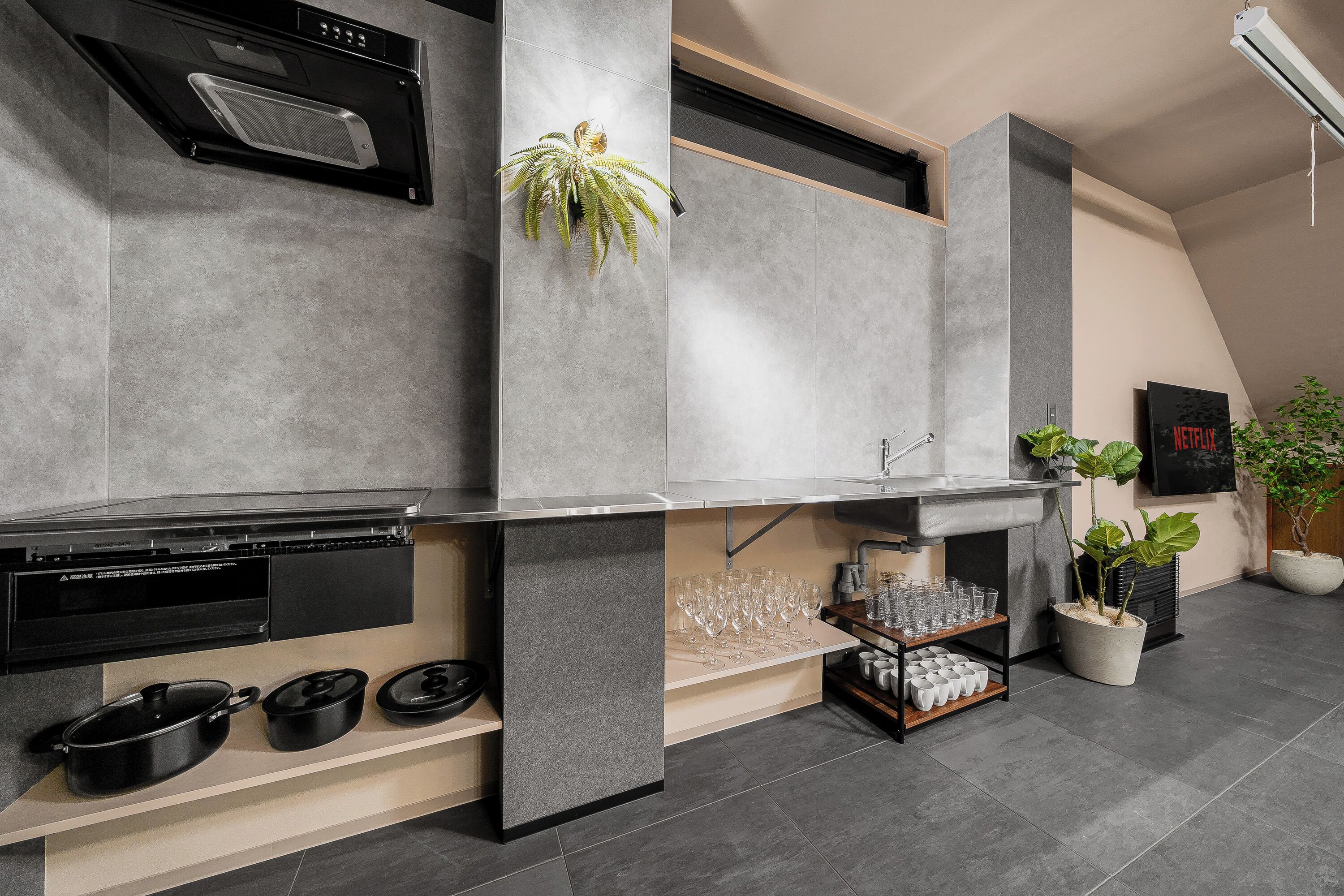 Apartemen | Dapur pribadi | Lemari es, microwave, kompor, dan penanak nasi