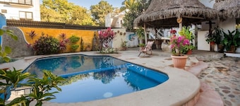 Spacious, Bright Studio with Access to Pool/Terrace 208