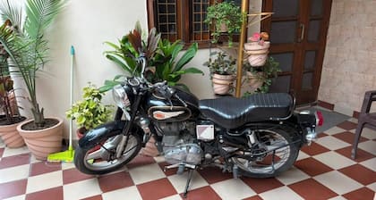 "The Sandhu Villa". 2-bedrooms on first floor in marvelous Amritsar with cool AC