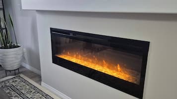 House, 4 Bedrooms, Fireplace, Garden View | Interior