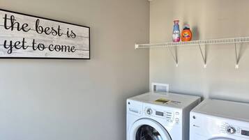 Rumah, 4 kamar tidur, perapian, pemandangan kebun | Laundry