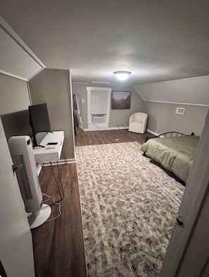 4 bedrooms, iron/ironing board, Internet