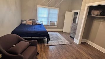 4 bedrooms, iron/ironing board, WiFi (free)