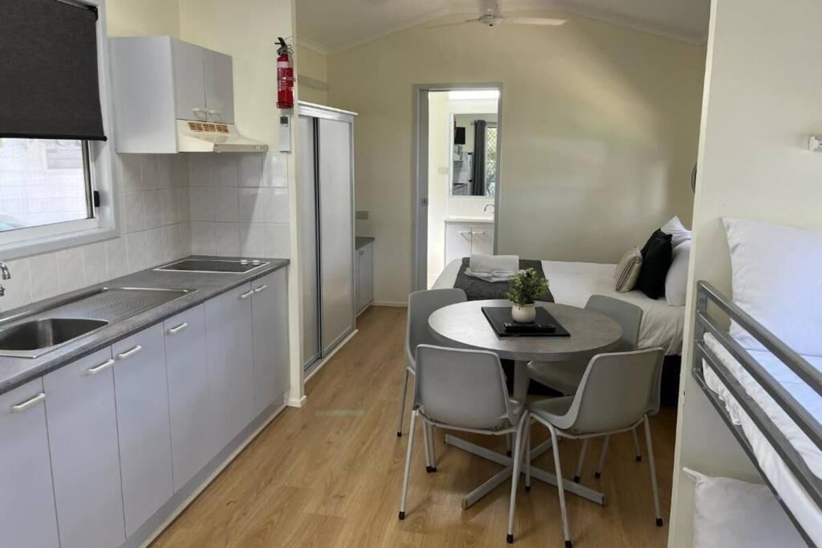 Iron/ironing board, WiFi (free)