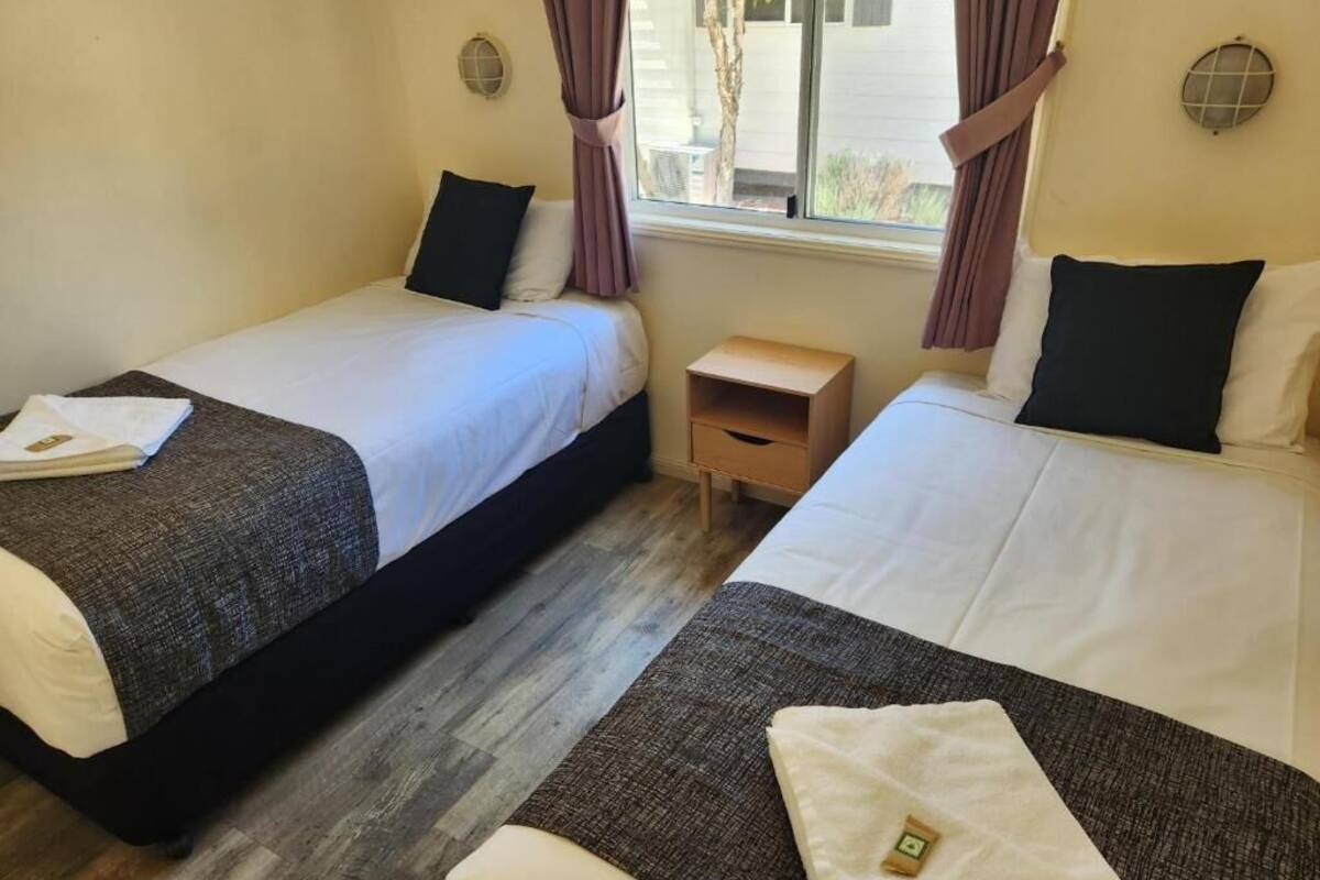 Iron/ironing board, WiFi (free)