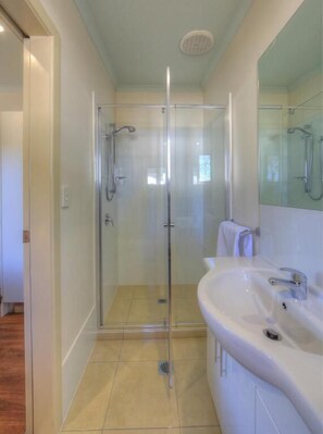 Bathroom - BIG4 Warwick Holiday Park (Warwick)