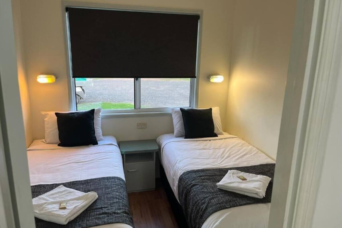 Iron/ironing board, WiFi (free)