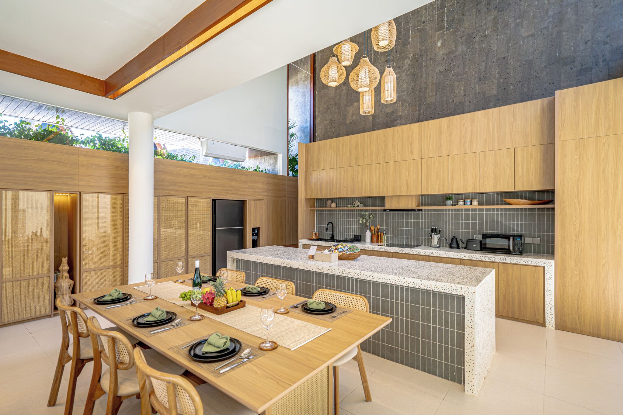 ลักซ์ชัวรี่วิลล่า, 3 ห้องนอน, ลานระเบียง, วิวสระว่ายน้ำ | ร้านอาหาร