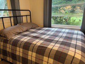 Bügeleisen/Bügelbrett, Reisekinderbett, kostenloses WLAN, Bettwäsche