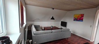 Bright Apartment by the Kattegat with Garden