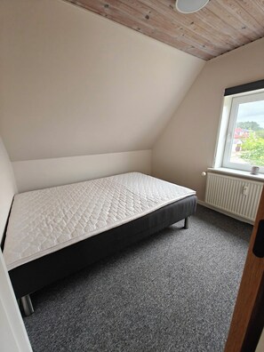 2 bedrooms, WiFi (free)