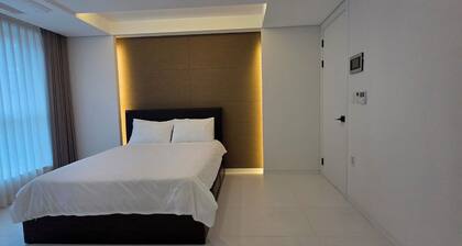 Luxury Pent House Mansion in Seorae Village 5BDR 3BATH