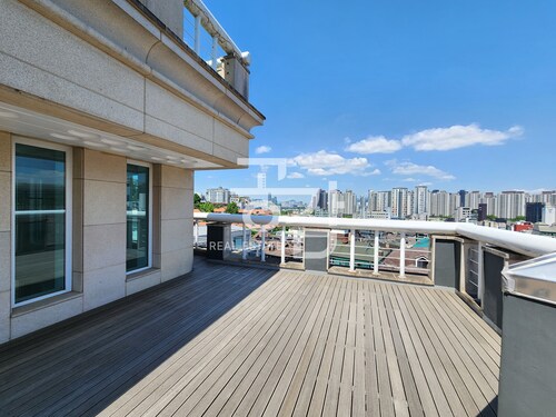 Luxury Pent House Mansion in Seorae Village 5BDR 3BATH