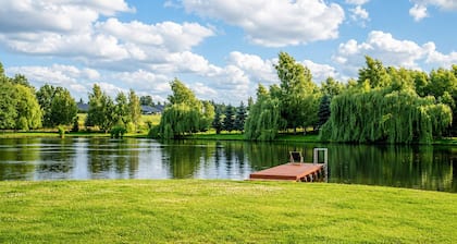 Nice home in Pepowo with lake view