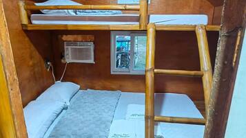 5 bedrooms, WiFi, bed sheets