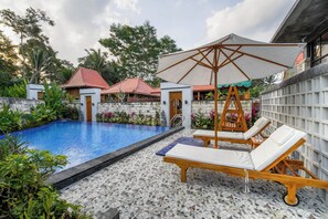 Hồ bơi ngoài trời 