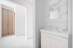 Apartamento | Banheiro | Produtos de toalete grátis, secador de cabelo, chinelos, bidê