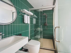 Shower, hair dryer, slippers, towels - Star Voyage Hotel Shenzhen Airport T3 (Shenzhen)