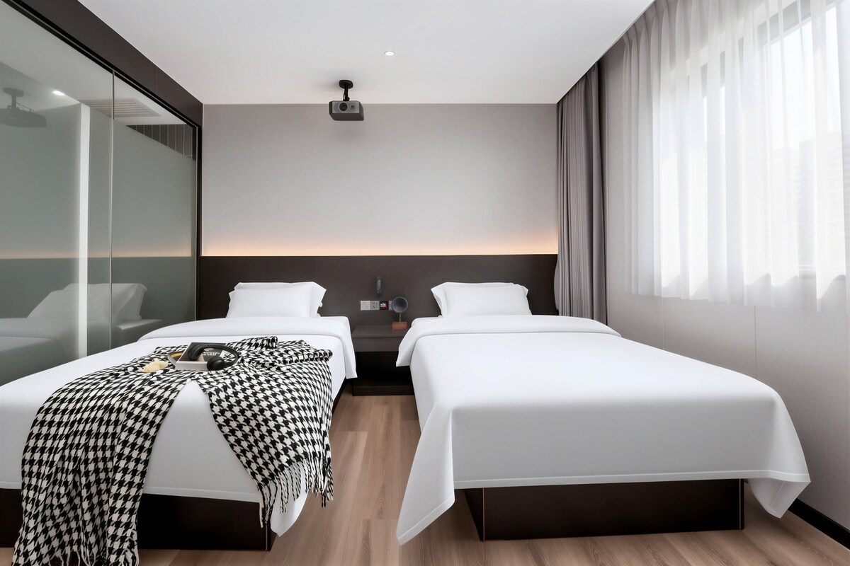 Superior Twin Room, City View | View from room
