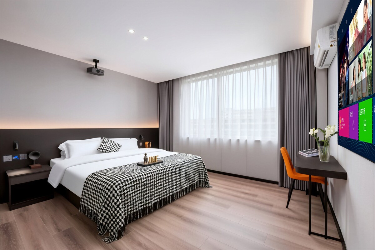 Luxury Double Room, City View | View from room