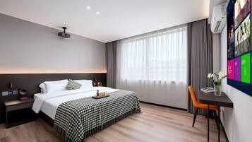 Luxe tweepersoonskamer, uitzicht op de stad | Uitzicht vanuit de kamer