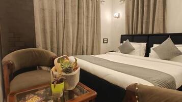 Deluxe Double Room, Garden View