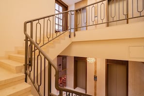 Interior - AKS Palace (Varanasi)
