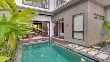 Kolam renang outdoor