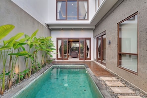 Kolam renang outdoor
