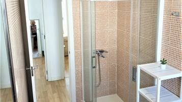 Apartment, 3 Bedrooms, Smoking | Bathroom