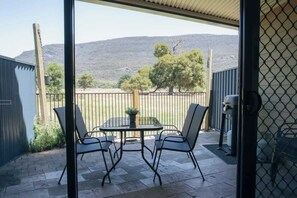 Outdoor dining - Halls Gap Escape Townhouse 6 (Halls Gap)