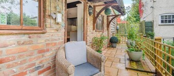 Serene 2-bedroom country cottage in the charming Cotswolds, perfect for relaxing