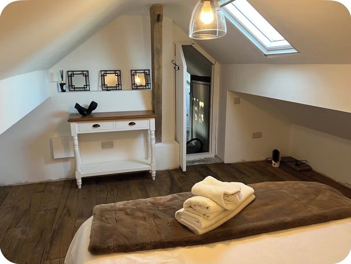 2 bedrooms, internet, bed sheets