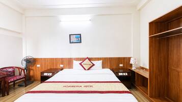 Deluxe Double Room | Minibar, desk, WiFi (free), bed sheets