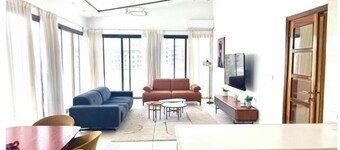 Appartement lumineux de deux chambres avec balcon