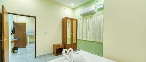 1 bedroom, iron/ironing board, WiFi, bed sheets