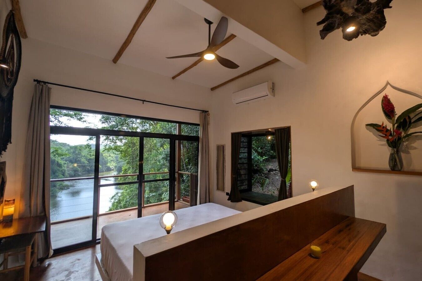 5 bedrooms, desk, iron/ironing board, travel crib