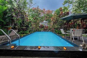 Kolam renang terbuka