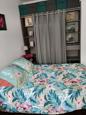 1 bedroom, WiFi (free), bed sheets - "Welcome" Furnished Room in Lourdes (Lourdes)